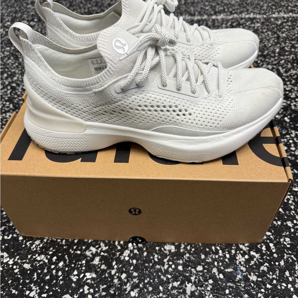 Lululemon Chargefeel 3 Men’s size 10.5 triple white